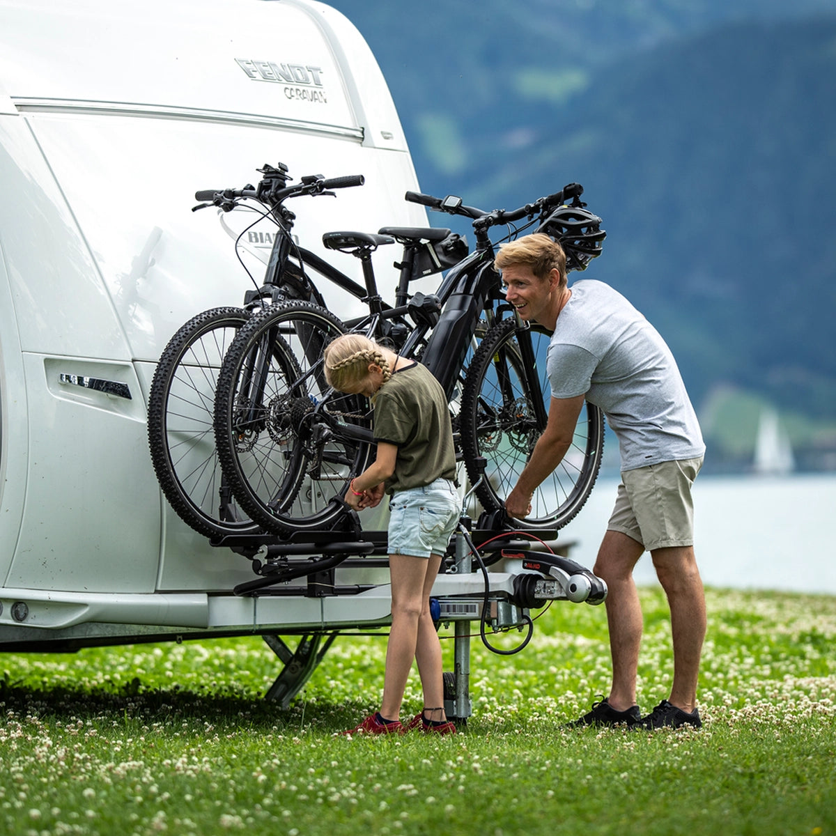 Thule Caravan Superb XT Short A-Frame Bike Rack, Black