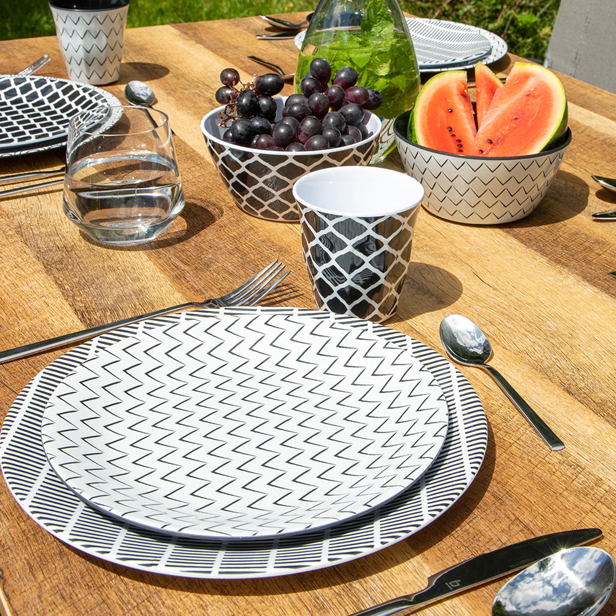 Bo-Camp Mix & Match 16Pcs Melamine Tableware Set, Black & White