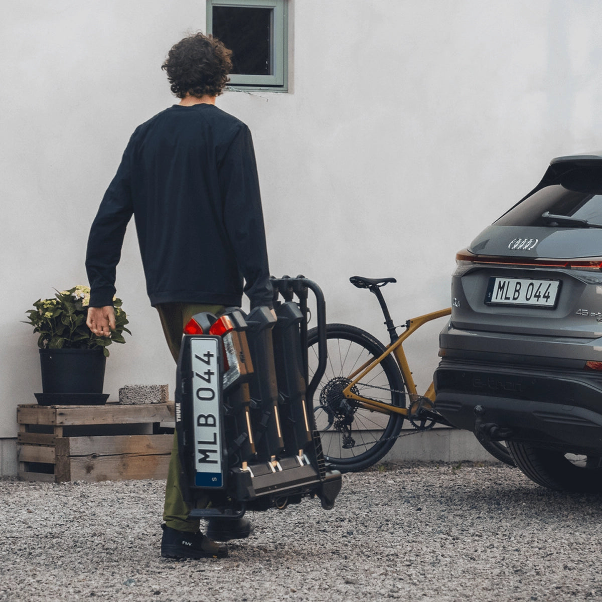 Thule EasyFold 3 Towbar Mounted Bike Rack for 3 Bikes