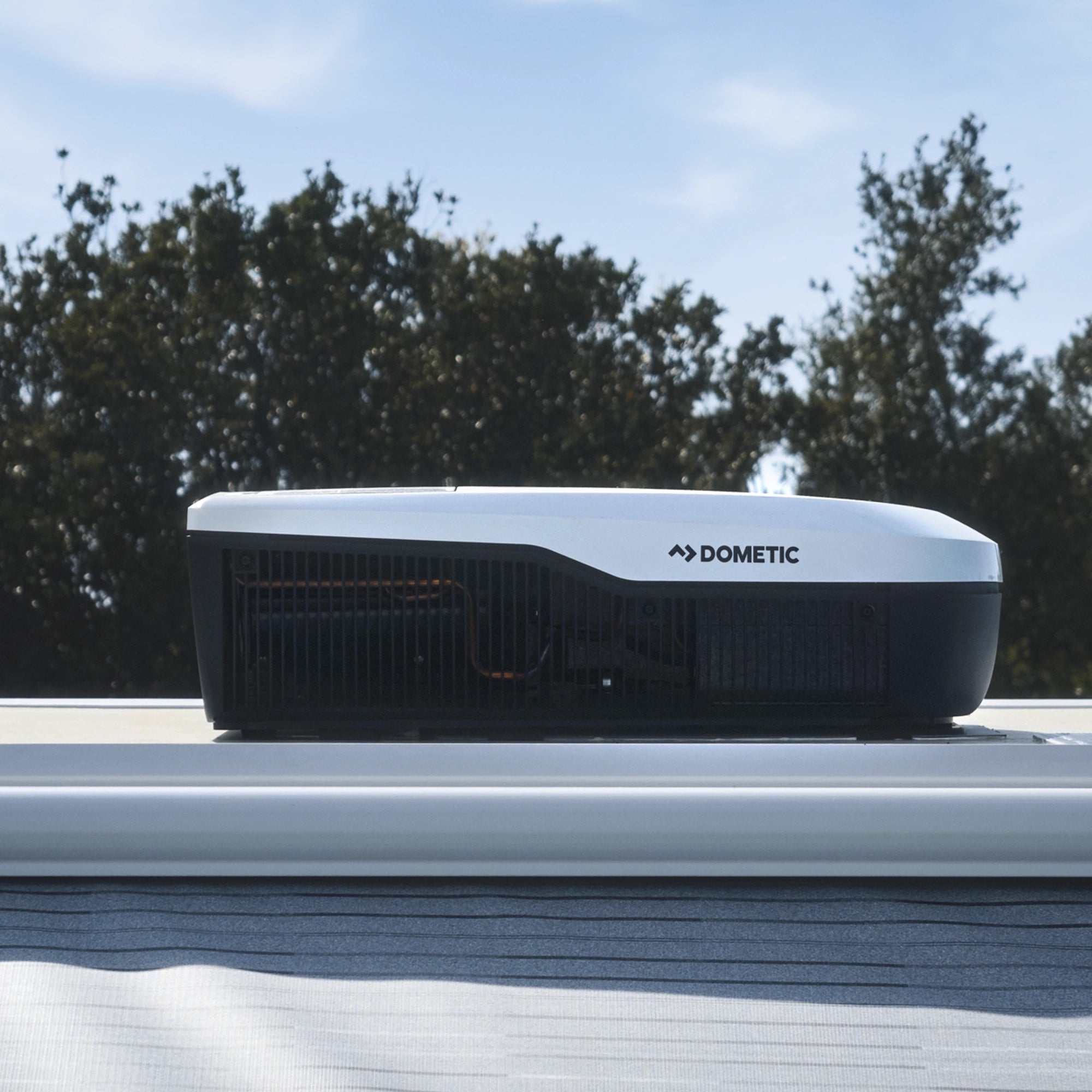 Dometic FreshJet FJX7 2200 Air Conditioner
